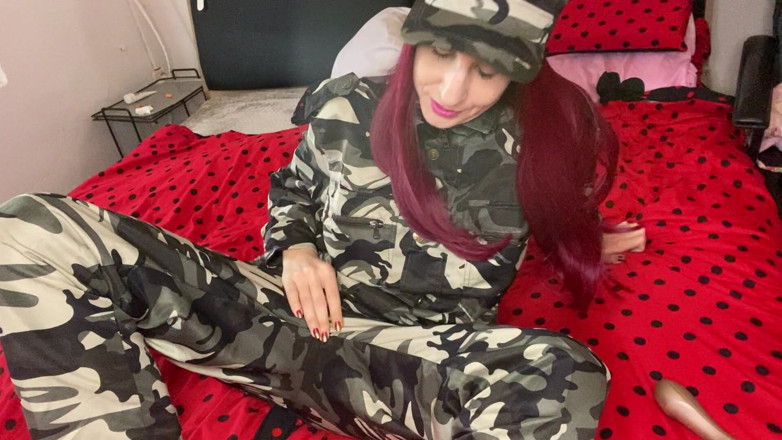 Cuteblonde666: Un soldat se masturbe Halloween 2021
