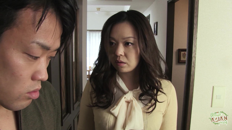 Magic Asian Pussy: He Creampied Her, and Then After the Meal, She Happily...
