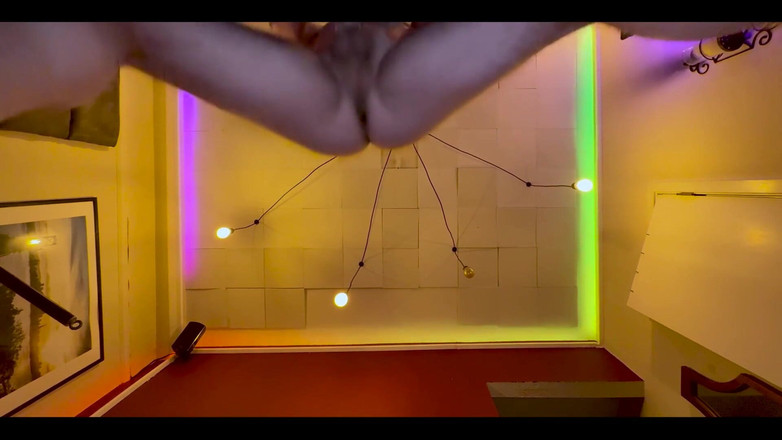 ScottyNaughty69: 躺在我下面，看着我做爱，直到我抽出来并射在你身上！