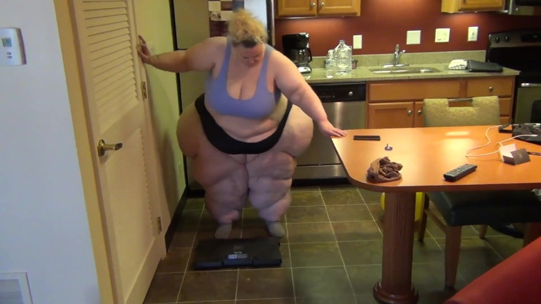 Full Weight Productions: SSBBW Bobbi Jo's failed trample &amp; sofa squash
