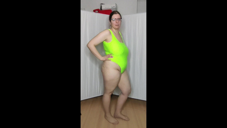 Lena Rose: Пляжний час - купальники для літньої примірки