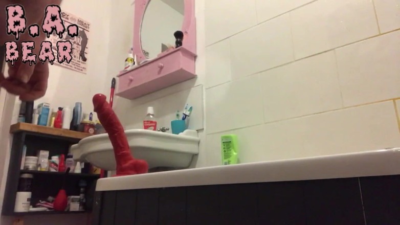 B A Bear: Il Papà Grasso Si Infila Un Dildo Nel Culo Grosso...