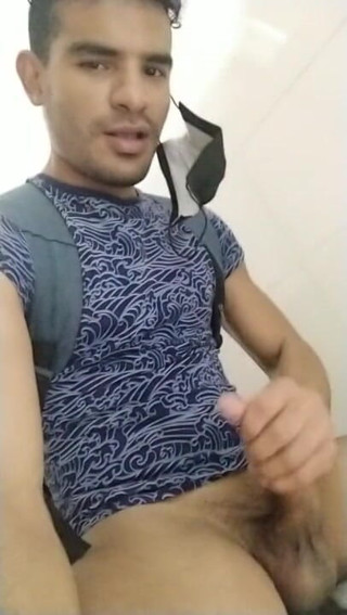 trebol_Jess: Joven gay latino en cuarto de baño