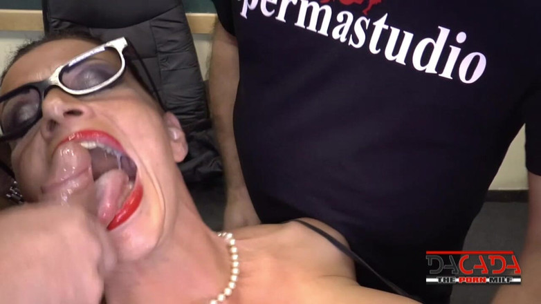 DaCada com: Gangbang scuola