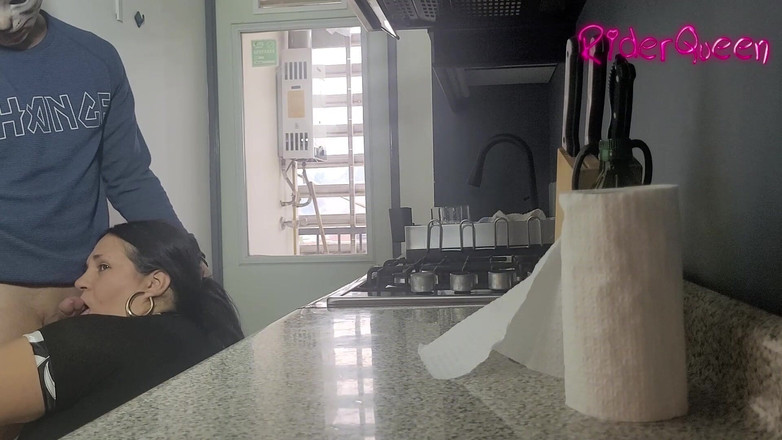 Riderqueen: Mama vitregă în bucătărie - videoclip pentru fani