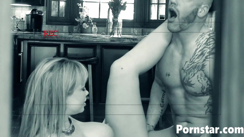 Pornstars: sundar beb Maya Hills ki dogi stail men chudaee