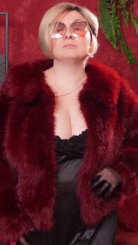 Colección de abrigos de pieles calientes - parte 2. Fetiche milf Arya Grander