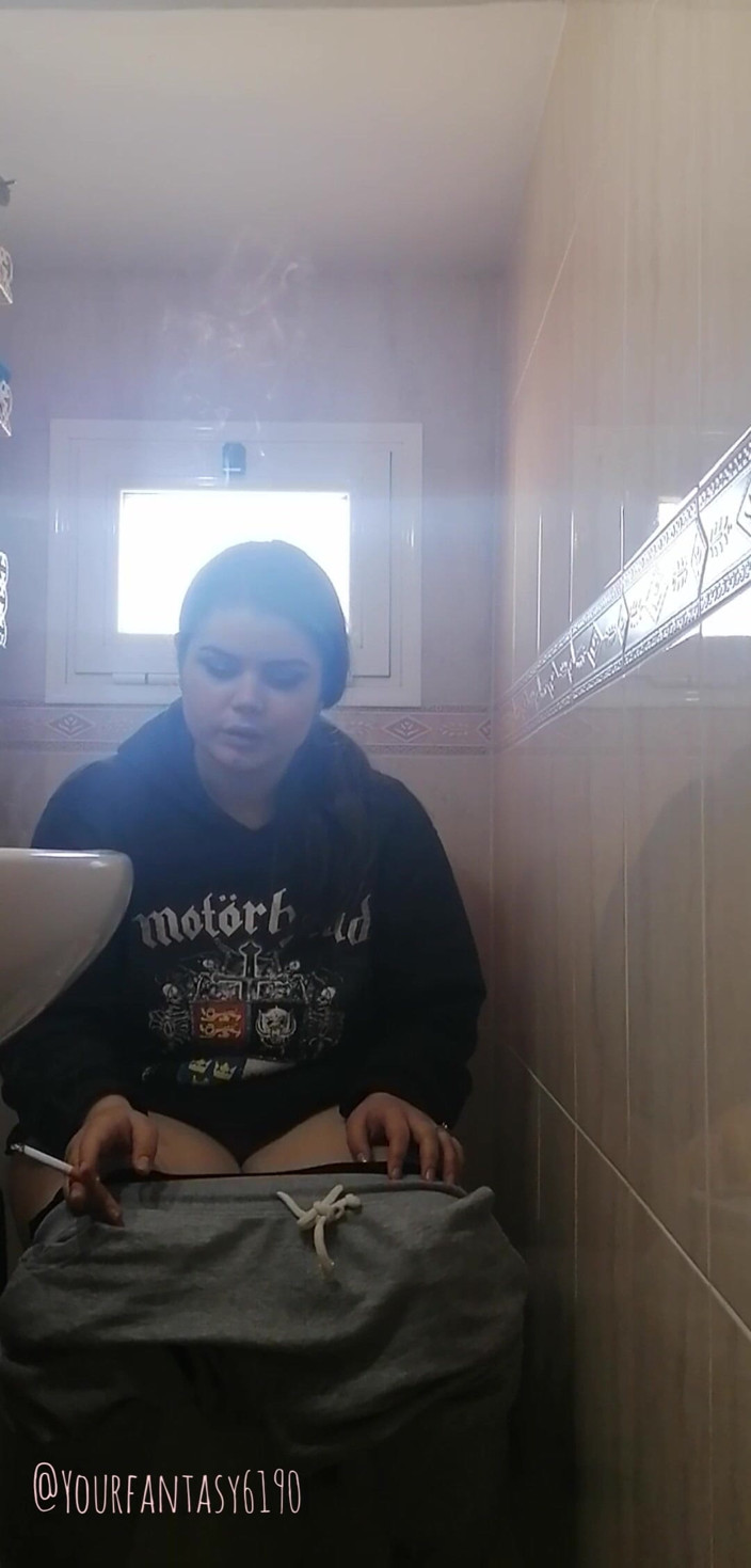Your fantasy studio: Watcher on Toilet