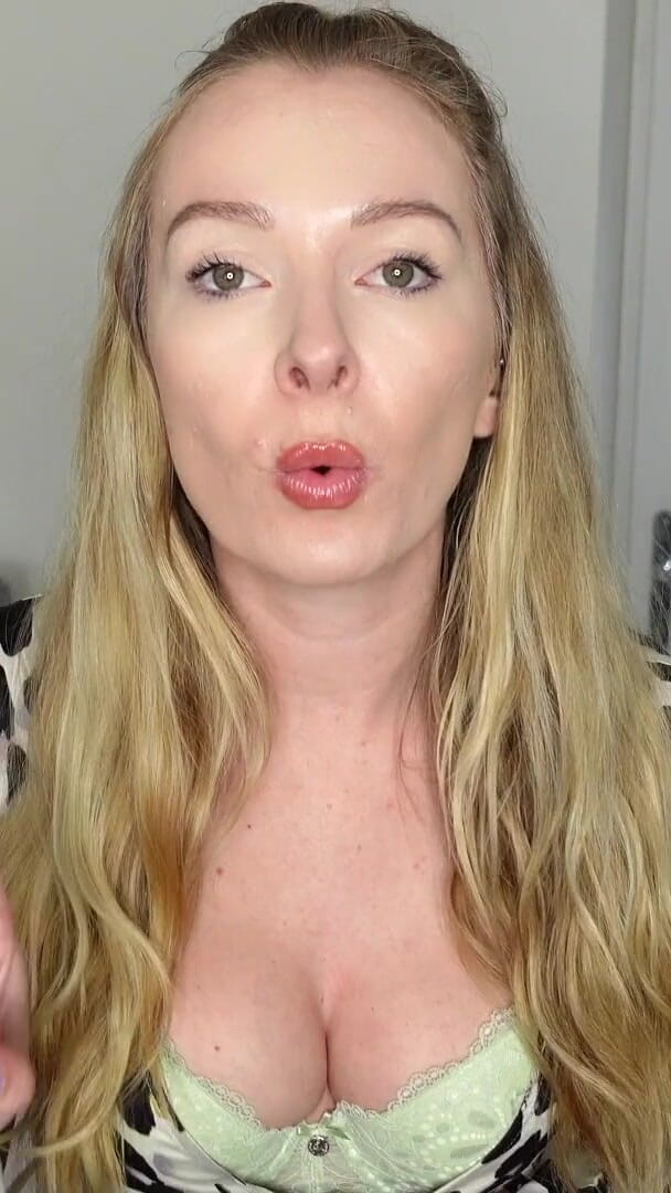 5925445 (Brea Rose)