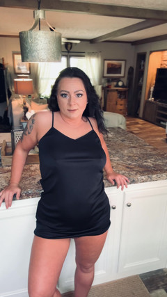 Gia Farina: Hot Housewife Plays While Everyone’s Out