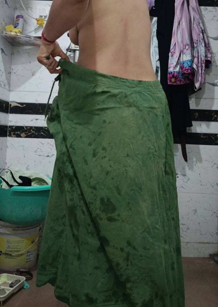 Priyahot77: Priya bhabi güzel vücut gösterisi