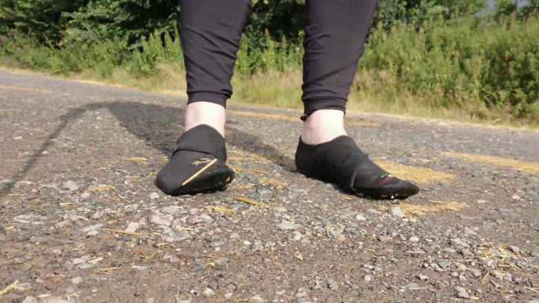 Footfetish: Distracție de cult cu bălțile de pe drumul de țară