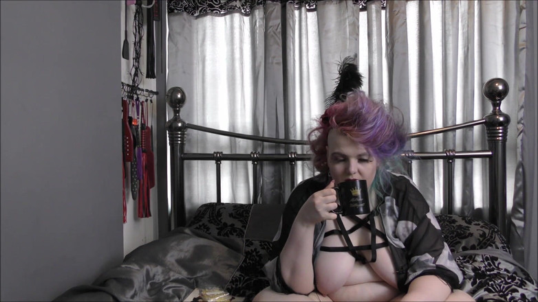 Mxtress Valleycat: Breakfast in Bed