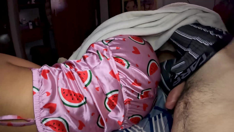 Sophilovely: Brunetka z dużym tyłkiem pieprzy się, a jej pośladki podskakują