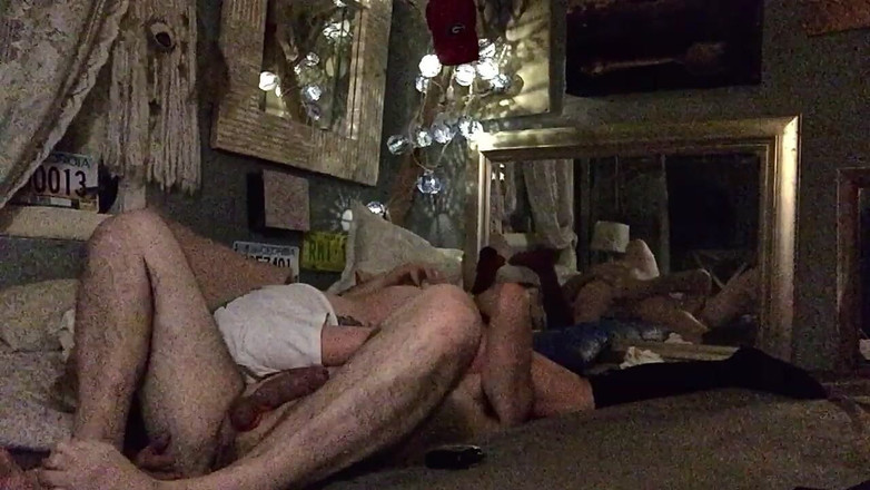 Ronjon 69: Uzanarak oynuyor