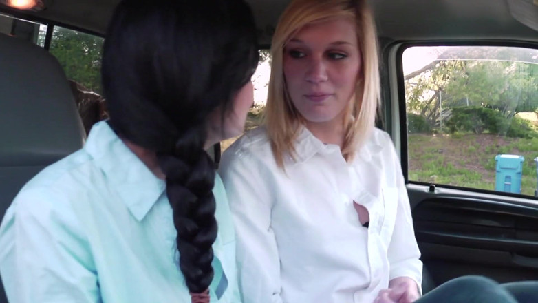 Girl on Girl: Queste ragazze carine ti faranno eccitare senza tempo con il...