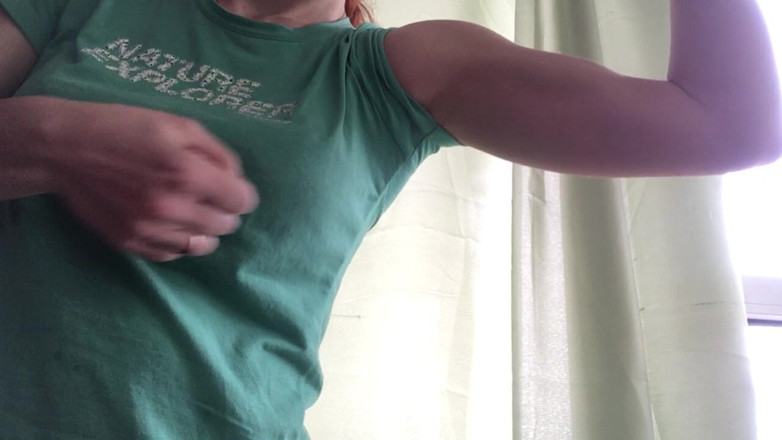 Risky Hairy Couple: Showing My Biceps for You
