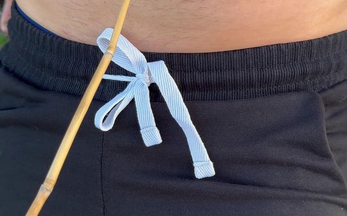 Navel fans: Fetysz pępka: pierwszy dotyk