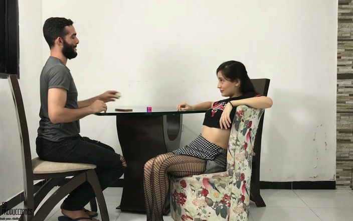 Emma vict: Üvey babam üvey annem yokken beni tutkuyla öpüyor ve prezervatifsiz sert sikiyor -...