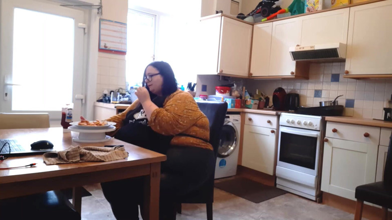 SSBBWLadyBrads: BBW SSBBW eating scene fanfiction pig in an apron