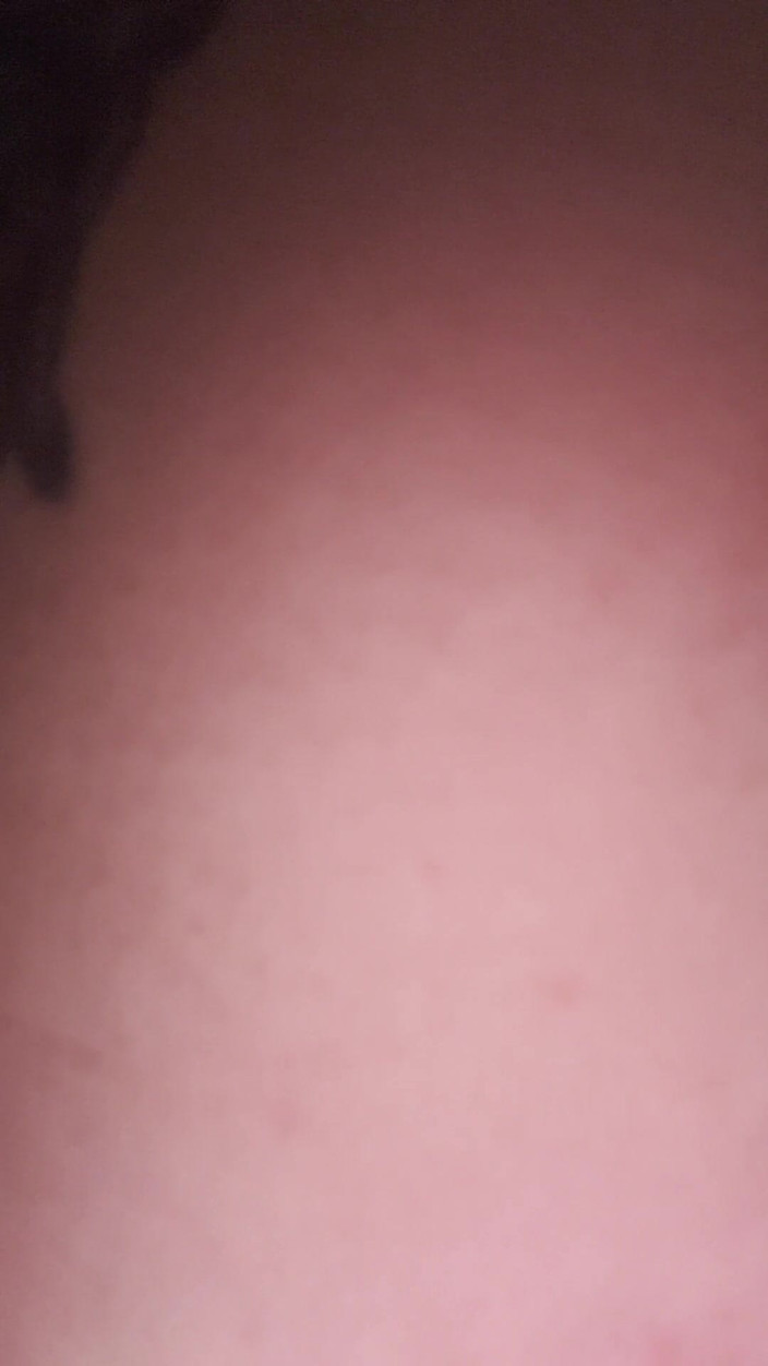 Zoey Portland: スラットは修理工のチンコを奪い、夫がいない間に指で彼女を突く