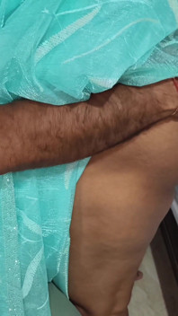 Bhabhi의 친구가 그녀의 정액을 만들어 마을 바비를 잘 따먹어, 힌디어 오디오