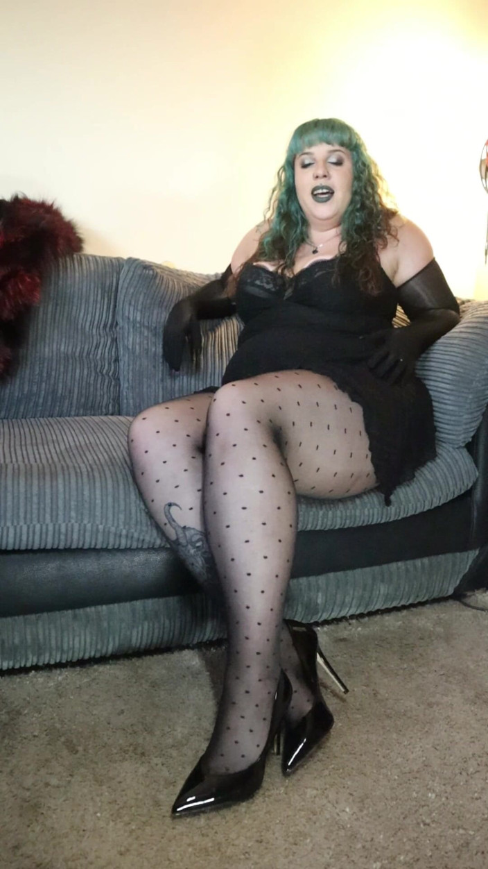 Goddess Kinx: Christen My New Shoes with Your Tongue