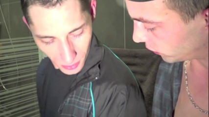 French twinks amator sextapes: 젖탱이를 빠는 핫한 십대