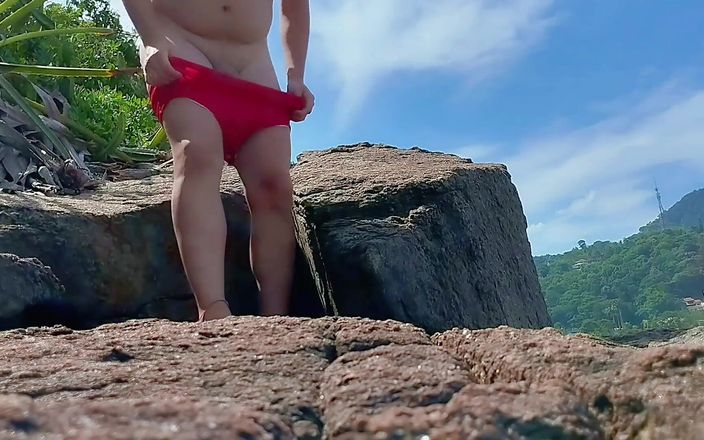 Marcosninfo: I Showed off on the Rock on the Beach and...