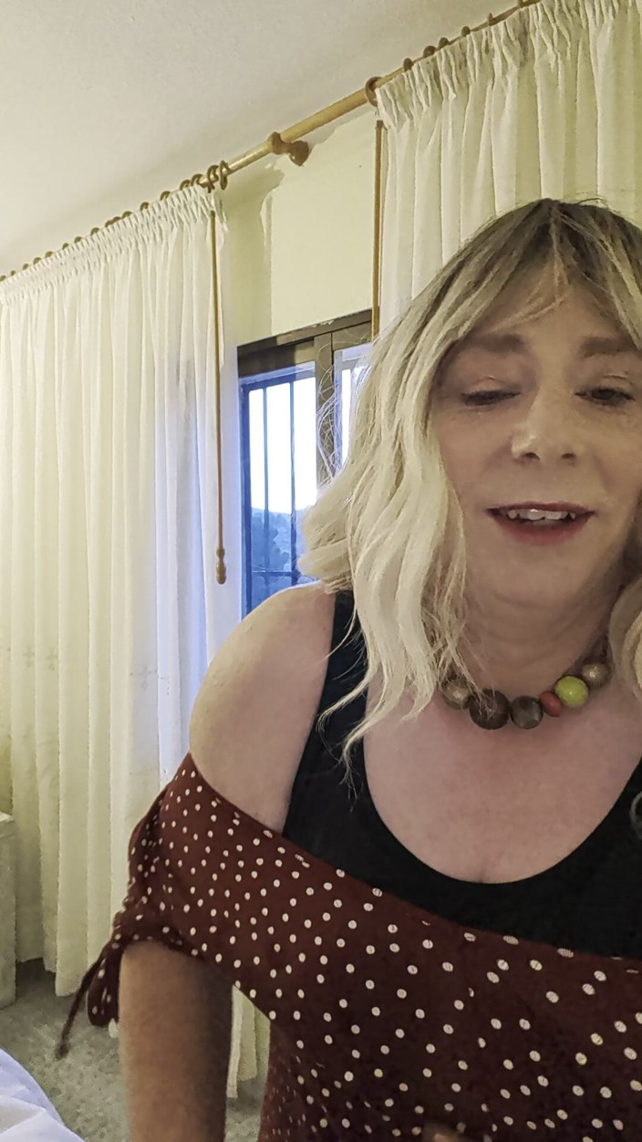 NikkiGee: Spogliarsi in vacanza