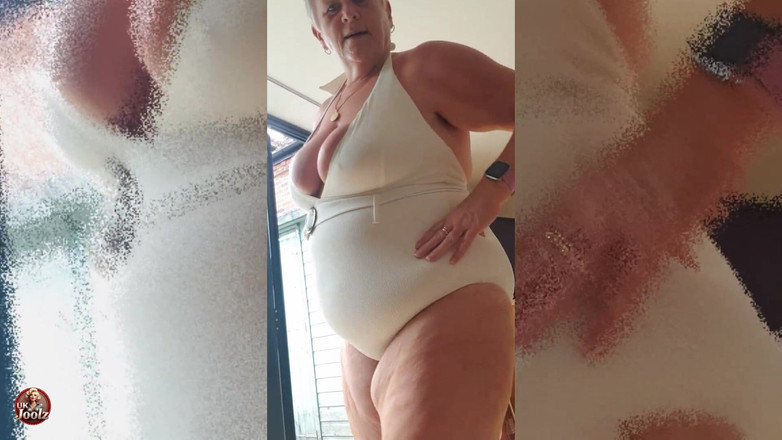 Uk Joolz: Zkoušení mých nových plavek