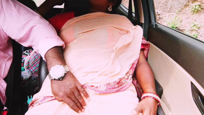 Telugu honey lips: Telugská služka a sex v autě na lesní silnici