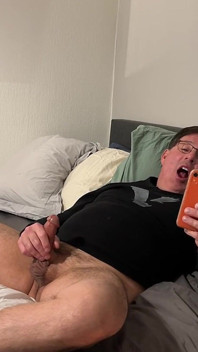 Ho appena tornato da un occhio rosso e ho saltato nel letto per masturbarsi