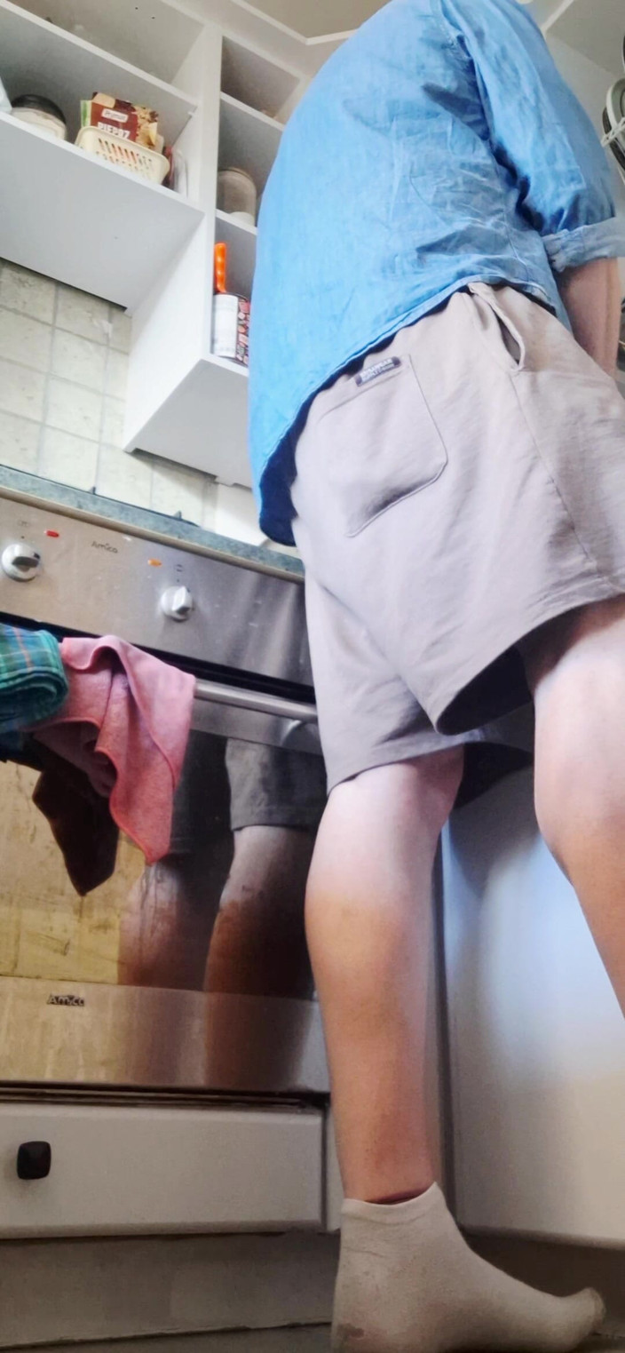StickyGeckon: Husband Jerk off to Sink He Is Fast Becasue Wife...