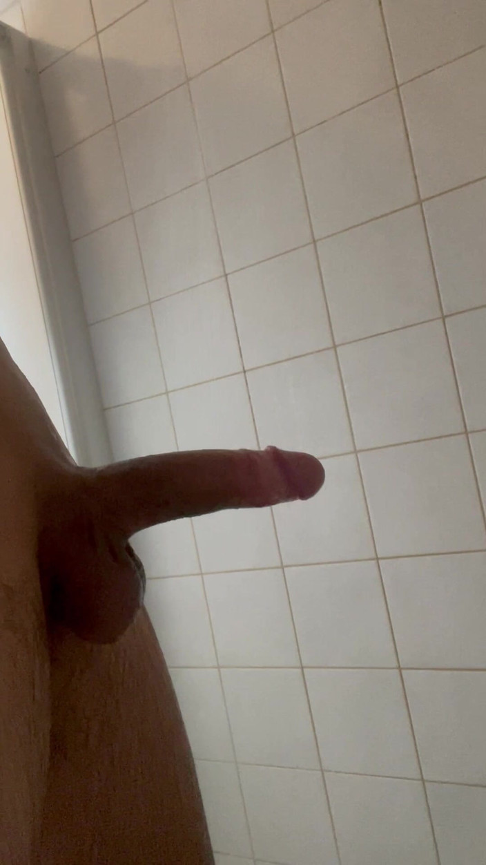 I am here for you: Je me branle sous la douche