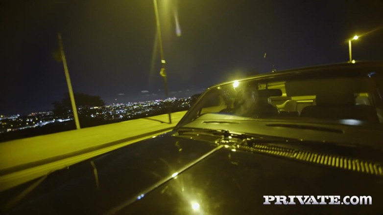 Private.com: Amber Deen在献出她毛茸茸的阴户之前深喉动作