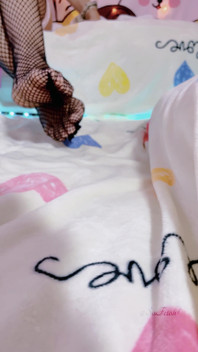 Ik zal een paar keer aan je voeten stompen en je zult stoppen met blaffen