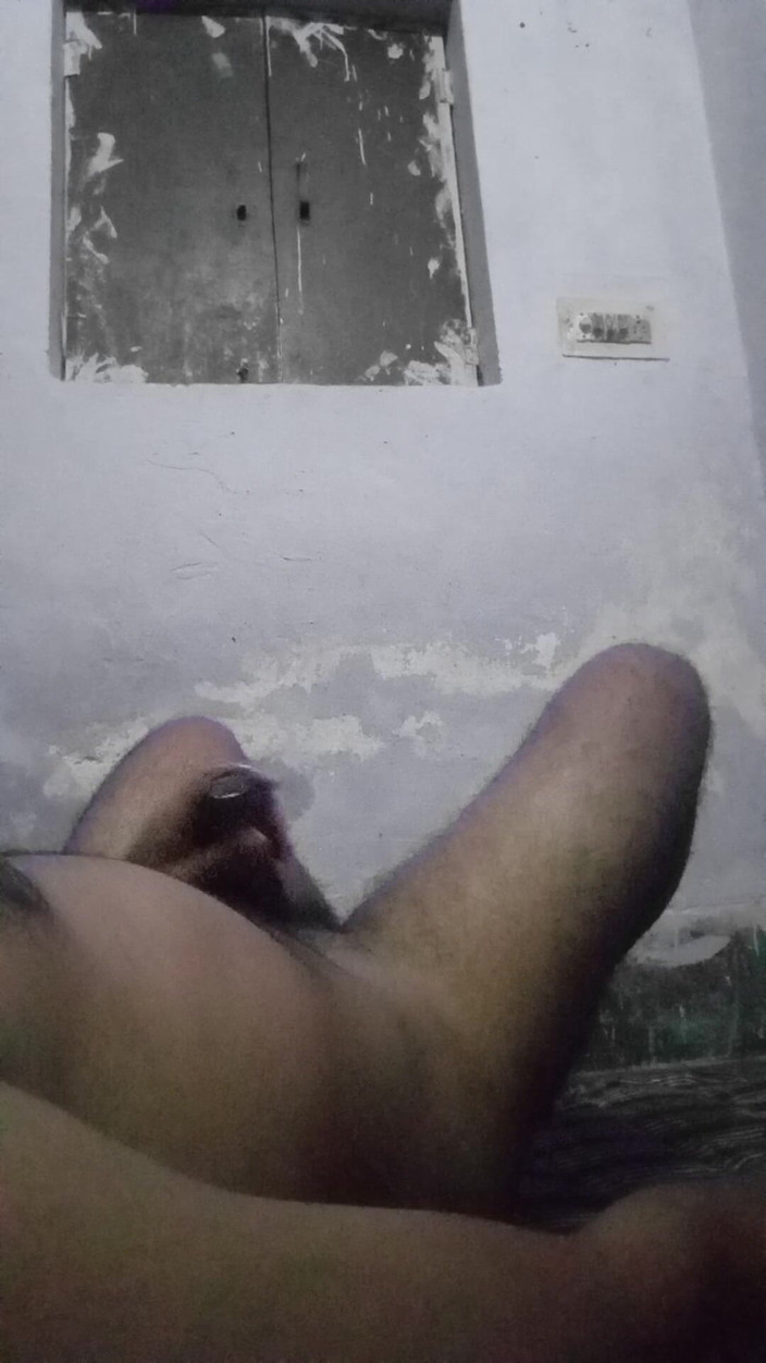 Raaz26d: Băiat indian se masează cu ulei și își masturbează pula mare și mare în...