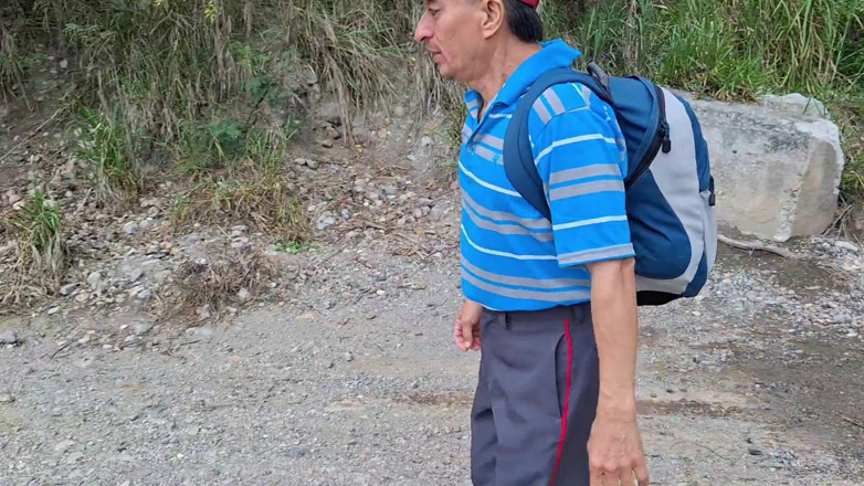 Lady: Un bătrân pervers își fute fiica vitregă țâțoasă în junglă în aer liber