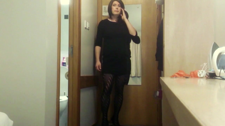 EmmaLeeTV - Nylon Fetish Tranny: Bermain dengan kontol dengan pantyhose berpola