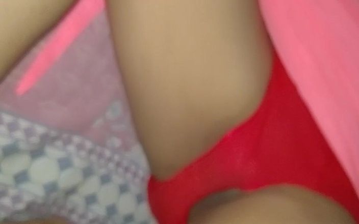 Hot Bhabi 069: Min heta och sexiga röda bikini
