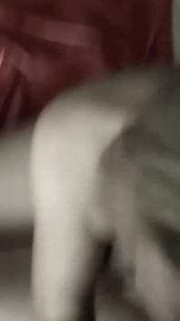 Giocando con il mio dildo fino a quando non vengo