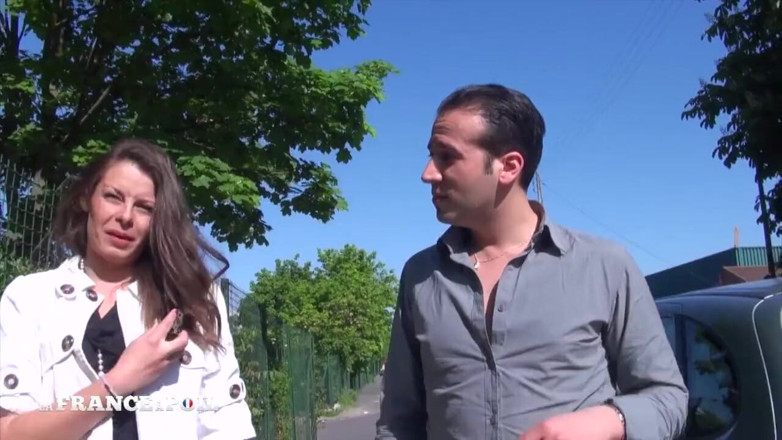 Papy Viewer: Bruna sexy rimorchiata in strada Duro anale martellata e sborrata...