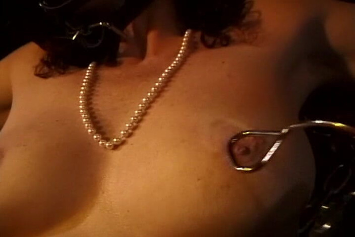 NM fetish femdom videos by Princess Nikki Cruel: MILF seksi suka rawatannya di penjara