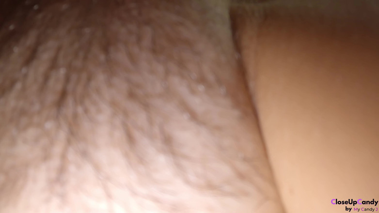 CloseUpCandy: Lief ongeschoren poesje eten tot een spuitend orgasme - extreme close-up...