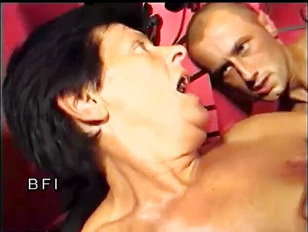 Nasty matures and dirty grannies club: Bữa tiệc xuất tinh của bà già - 2 cảnh trong 1