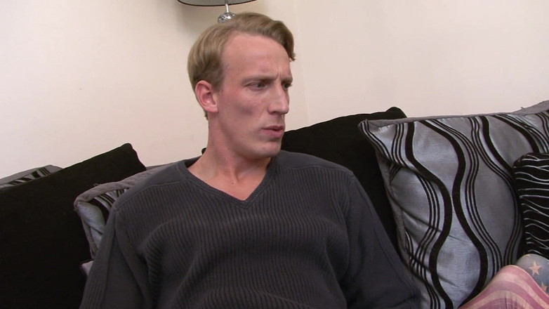 Family Fuckers: Brunetka nastolatka zostaje ostro wyruchana przez ojczym