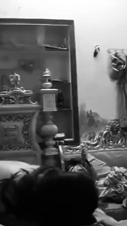 Babu Maine Le Liya Pura Lund Apni Fuddi Me Cheating Wife Fuck by Servant When Husband on Video Call (Sanayababhi)