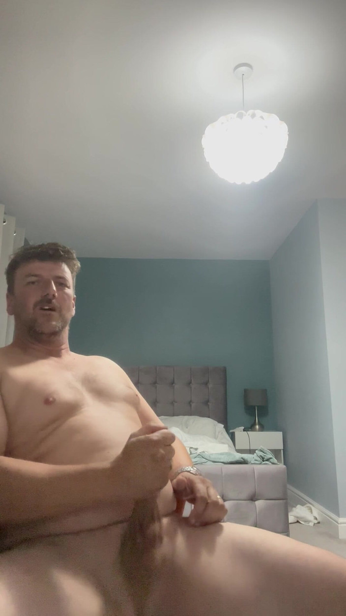 Jeffery videos: Il papà arrapato si masturba e si sditalina il culo