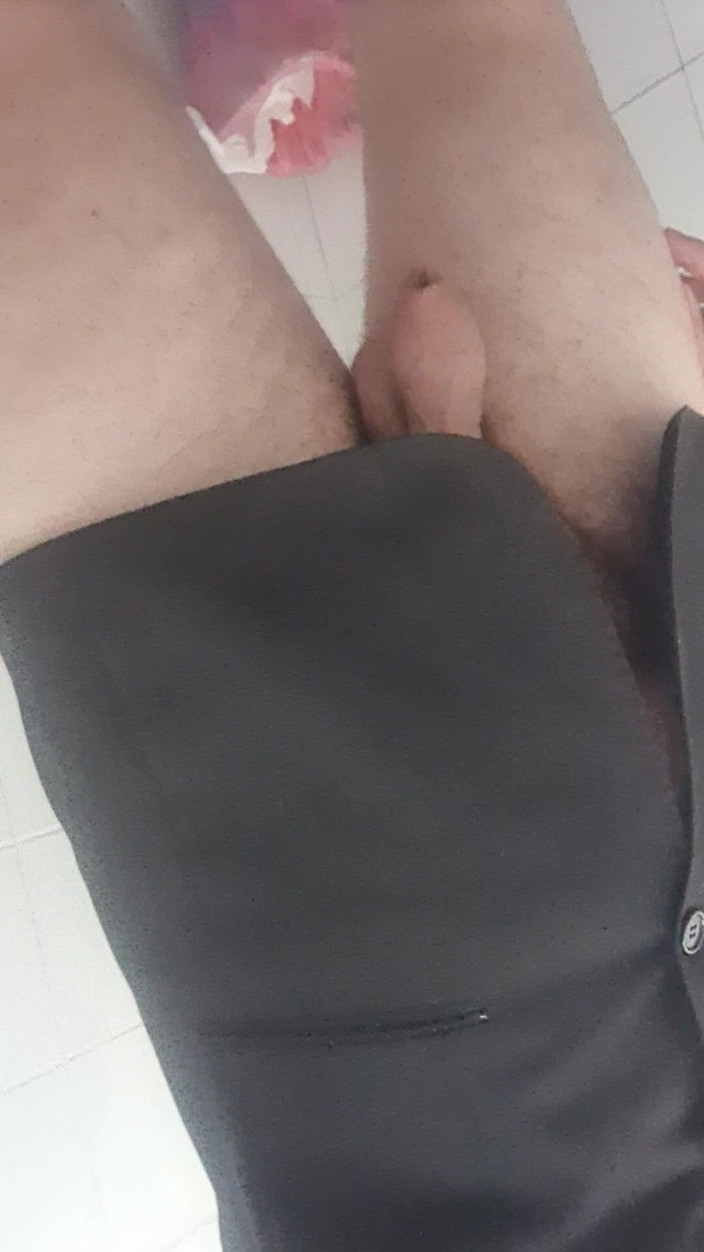 Mirko2589: Completamente desnudo con una chaqueta elegante